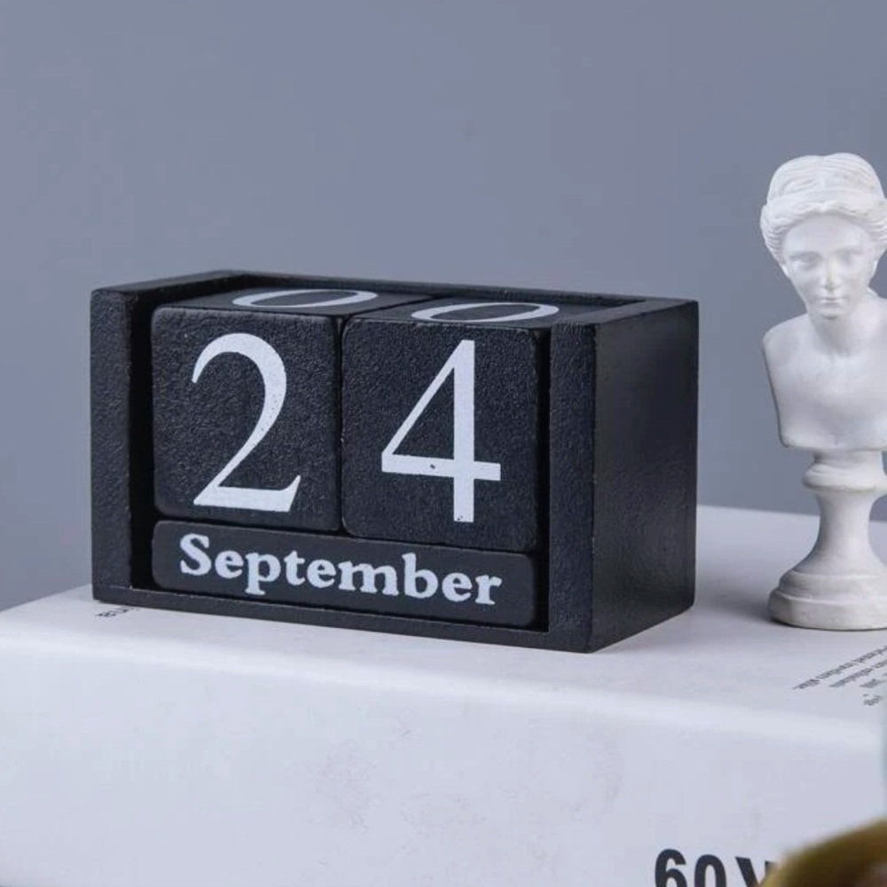 Black Mini Wooden Calendar Art Decor